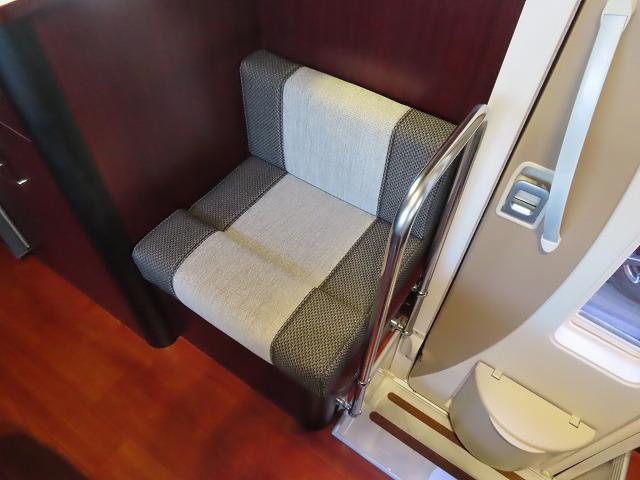 カムロード 　キャンピングカー　ナッツＲＶ　クレソンボヤージュ　エボライト　シンク　冷蔵庫　電子レンジ　トリプルサブバッテリー　走行充電　外部充電　１５００Ｗインバーター　家庭用エアコン　マックスファン（35枚目）