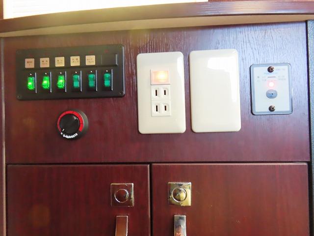 カムロード 　キャンピングカー　ナッツＲＶ　クレソンボヤージュ　エボライト　シンク　冷蔵庫　電子レンジ　トリプルサブバッテリー　走行充電　外部充電　１５００Ｗインバーター　家庭用エアコン　マックスファン（40枚目）