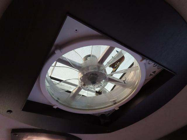 カムロード 　キャンピングカー　ナッツＲＶ　クレソンボヤージュ　エボライト　シンク　冷蔵庫　電子レンジ　トリプルサブバッテリー　走行充電　外部充電　１５００Ｗインバーター　家庭用エアコン　マックスファン（41枚目）