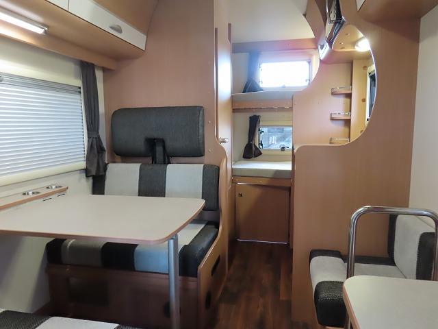 カムロード 　フジカーズジャパン　ＮＯＶＡ　タイプＷ　６名乗車６名就寝　シンク　冷蔵庫電子レンジ　トリプルサブバッテリー　急速充電　外部充電　家庭用エアコン　ＦＦヒーター　マックスファン　１５００Ｗインバーター（2枚目）