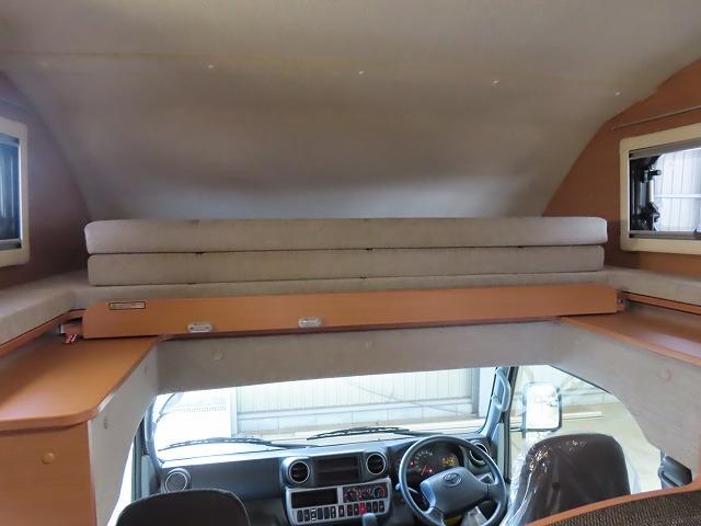 カムロード 　フジカーズジャパン　ＮＯＶＡ　タイプＷ　６名乗車６名就寝　シンク　冷蔵庫電子レンジ　トリプルサブバッテリー　急速充電　外部充電　家庭用エアコン　ＦＦヒーター　マックスファン　１５００Ｗインバーター（6枚目）