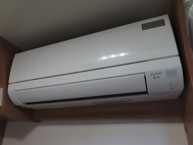 カムロード 　フジカーズジャパン　ＮＯＶＡ　タイプＷ　６名乗車６名就寝　シンク　冷蔵庫電子レンジ　トリプルサブバッテリー　急速充電　外部充電　家庭用エアコン　ＦＦヒーター　マックスファン　１５００Ｗインバーター（10枚目）