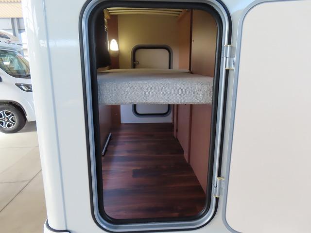 カムロード 　フジカーズジャパン　ＮＯＶＡ　タイプＷ　６名乗車６名就寝　シンク　冷蔵庫電子レンジ　トリプルサブバッテリー　急速充電　外部充電　家庭用エアコン　ＦＦヒーター　マックスファン　１５００Ｗインバーター（14枚目）