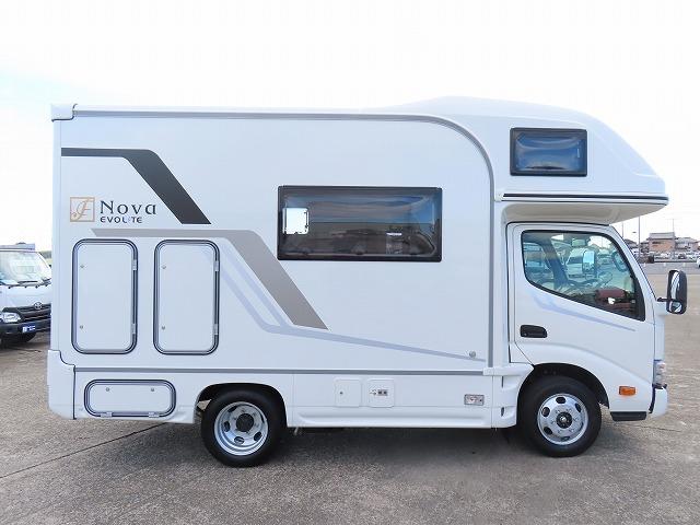 カムロード 　フジカーズジャパン　ＮＯＶＡ　タイプＷ　６名乗車６名就寝　シンク　冷蔵庫電子レンジ　トリプルサブバッテリー　急速充電　外部充電　家庭用エアコン　ＦＦヒーター　マックスファン　１５００Ｗインバーター（22枚目）