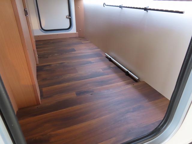 カムロード 　フジカーズジャパン　ＮＯＶＡ　タイプＷ　６名乗車６名就寝　シンク　冷蔵庫電子レンジ　トリプルサブバッテリー　急速充電　外部充電　家庭用エアコン　ＦＦヒーター　マックスファン　１５００Ｗインバーター（27枚目）