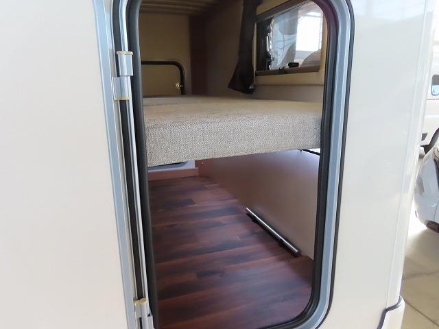 カムロード 　フジカーズジャパン　ＮＯＶＡ　タイプＷ　６名乗車６名就寝　シンク　冷蔵庫電子レンジ　トリプルサブバッテリー　急速充電　外部充電　家庭用エアコン　ＦＦヒーター　マックスファン　１５００Ｗインバーター（28枚目）