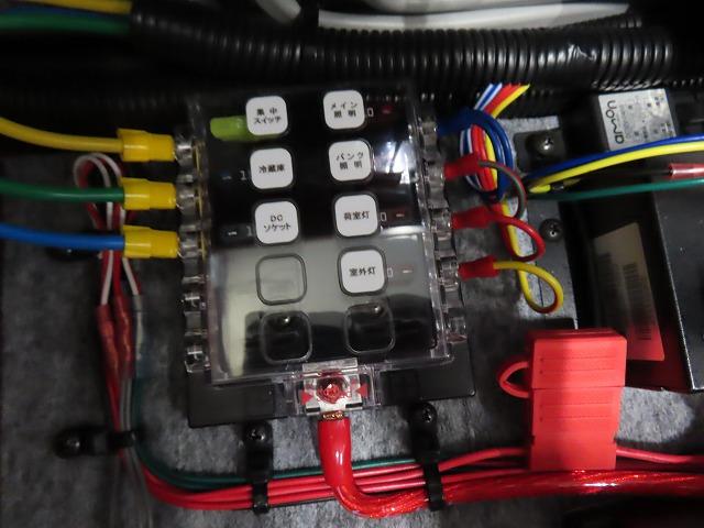 カムロード 　フジカーズジャパン　ＮＯＶＡ　タイプＷ　６名乗車６名就寝　シンク　冷蔵庫電子レンジ　トリプルサブバッテリー　急速充電　外部充電　家庭用エアコン　ＦＦヒーター　マックスファン　１５００Ｗインバーター（30枚目）