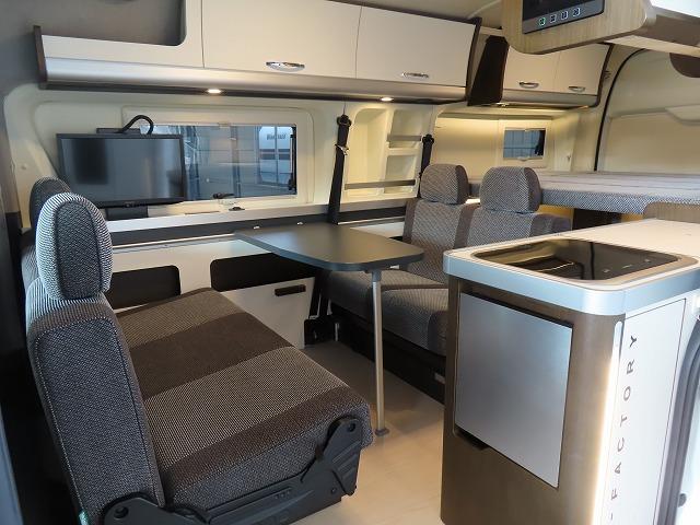 ハイエースバン トイファクトリー バーデングランデ 7名乗車5名就寝 シンク 冷蔵庫 電子レンジ ツインサブ 走行充電 外部充電 1500Wインバーター エアロソーラー 家庭用エアコン FFヒーター(3枚目)