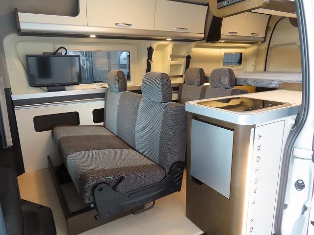 ハイエースバン トイファクトリー バーデングランデ 7名乗車5名就寝 シンク 冷蔵庫 電子レンジ ツインサブ 走行充電 外部充電 1500Wインバーター エアロソーラー 家庭用エアコン FFヒーター(5枚目)