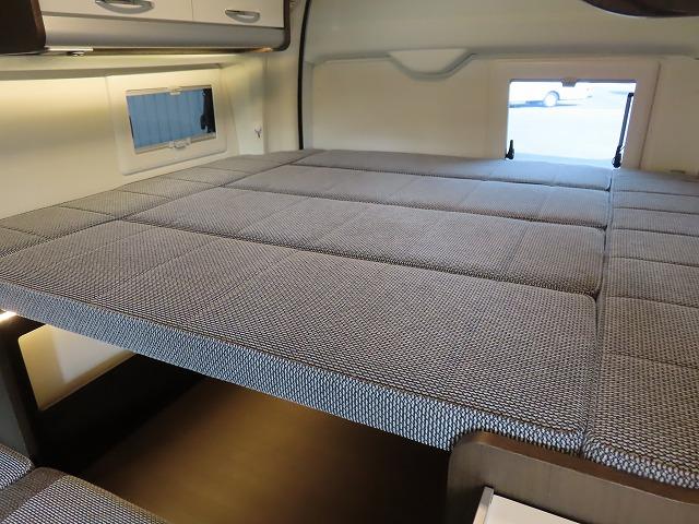 ハイエースバン トイファクトリー バーデングランデ 7名乗車5名就寝 シンク 冷蔵庫 電子レンジ ツインサブ 走行充電 外部充電 1500Wインバーター エアロソーラー 家庭用エアコン FFヒーター(6枚目)