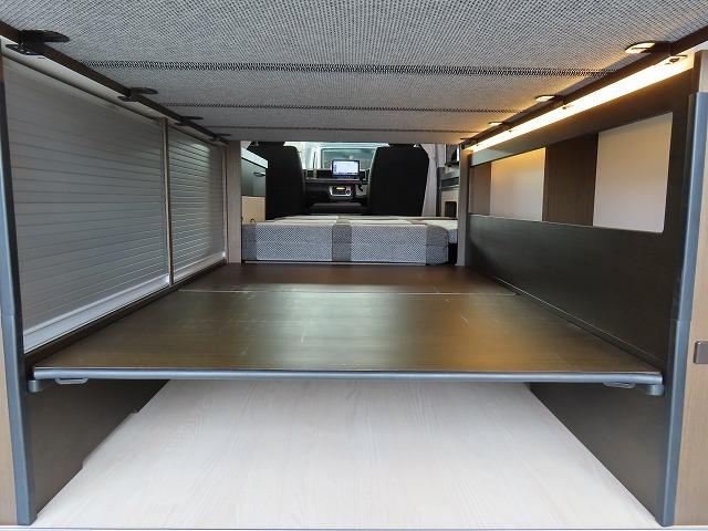 ハイエースバン トイファクトリー バーデングランデ 7名乗車5名就寝 シンク 冷蔵庫 電子レンジ ツインサブ 走行充電 外部充電 1500Wインバーター エアロソーラー 家庭用エアコン FFヒーター(9枚目)