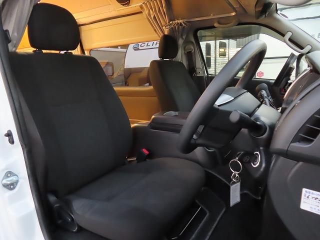 ハイエースバン キャンピングカー フジカーズジャパン FOCS シエスタ 8名乗車3名就寝 シンク 冷蔵庫 フリップダウンモニター サブバッテリー 走行充電 外部充電 FFヒーター メモリーナビ フルセグ(16枚目)