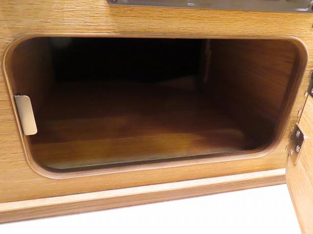 ハイエースバン キャンピングカー フジカーズジャパン FOCS シエスタ 8名乗車3名就寝 シンク 冷蔵庫 フリップダウンモニター サブバッテリー 走行充電 外部充電 FFヒーター メモリーナビ フルセグ(29枚目)