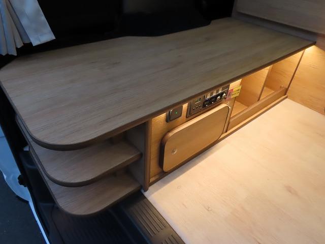 ハイエースバン キャンピングカー フジカーズジャパン FOCS シエスタ 8名乗車3名就寝 シンク 冷蔵庫 フリップダウンモニター サブバッテリー 走行充電 外部充電 FFヒーター メモリーナビ フルセグ(32枚目)