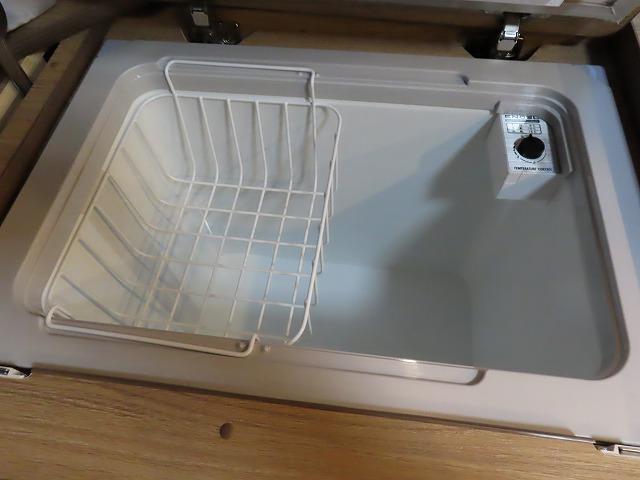 ハイエースバン キャンピングカー フジカーズジャパン FOCS シエスタ 8名乗車3名就寝 シンク 冷蔵庫 フリップダウンモニター サブバッテリー 走行充電 外部充電 FFヒーター メモリーナビ フルセグ(37枚目)