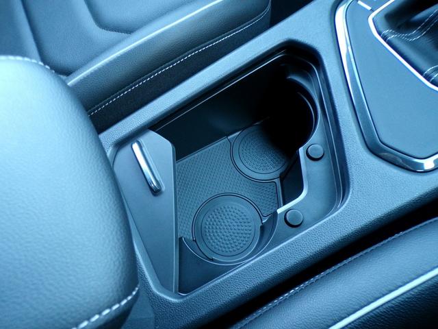 ティグアン TSI Rライン メモリーナビ 革シート アルミホイール シートヒーター オートクルーズコントロール ETC2.0 スマートキー 盗難防止システム 横滑り防止装置 記録簿 ワンオーナー エアバッグ エアコン ABS(22枚目)