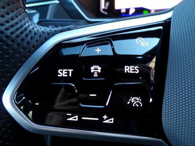 ティグアン TSI Rライン メモリーナビ 革シート アルミホイール シートヒーター オートクルーズコントロール ETC2.0 スマートキー 盗難防止システム 横滑り防止装置 記録簿 ワンオーナー エアバッグ エアコン ABS(24枚目)