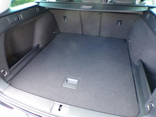 パサートヴァリアント TDIエレガンス メモリーナビ アルミホイール フルセグ シートヒーター アダプティブクルーズコントロール ETC2.0 スマートキー 盗難防止システム 横滑り防止装置 記録簿 ワンオーナー エアバッグ エアコン(31枚目)