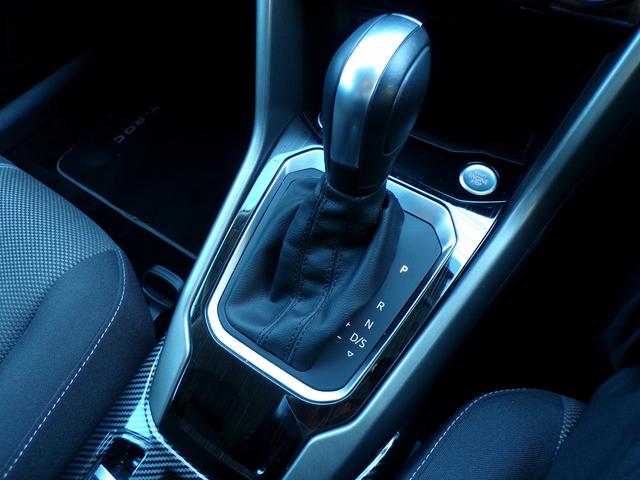 Ｔ－ロック ＴＳＩ　スタイルデザインパッケージ　メモリーナビ　ＥＴＣ　アルミホイール　オートクルーズコントロール　スマートキー　盗難防止システム　横滑り防止装置　記録簿　ワンオーナー　エアバッグ　エアコン　パワーステアリング　パワーウィンドウ（21枚目）