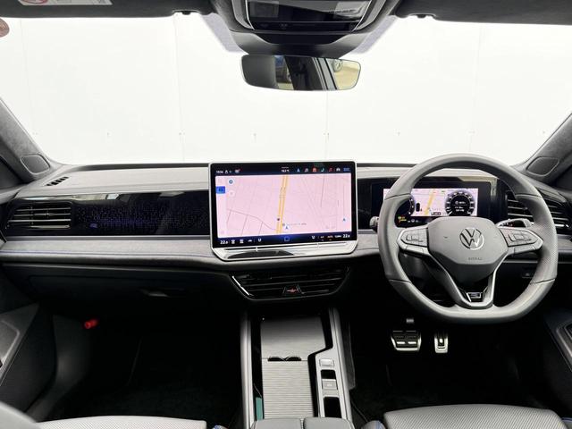 パサート eTSI Rライン メモリーナビ バックカメラ 革シート アルミホイール シートエアコン 全周囲カメラ 電動リアゲート シートヒーター ターボ アイドリングストップ アダプティブクルーズコントロール USB入力端子(2枚目)