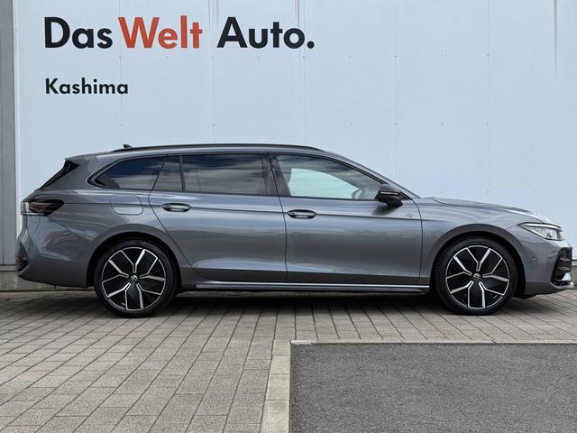 パサート eTSI Rライン メモリーナビ バックカメラ 革シート アルミホイール シートエアコン 全周囲カメラ 電動リアゲート シートヒーター ターボ アイドリングストップ アダプティブクルーズコントロール USB入力端子(7枚目)