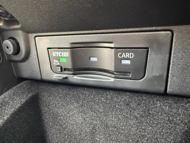 パサート eTSI Rライン メモリーナビ バックカメラ 革シート アルミホイール シートエアコン 全周囲カメラ 電動リアゲート シートヒーター ターボ アイドリングストップ アダプティブクルーズコントロール USB入力端子(22枚目)