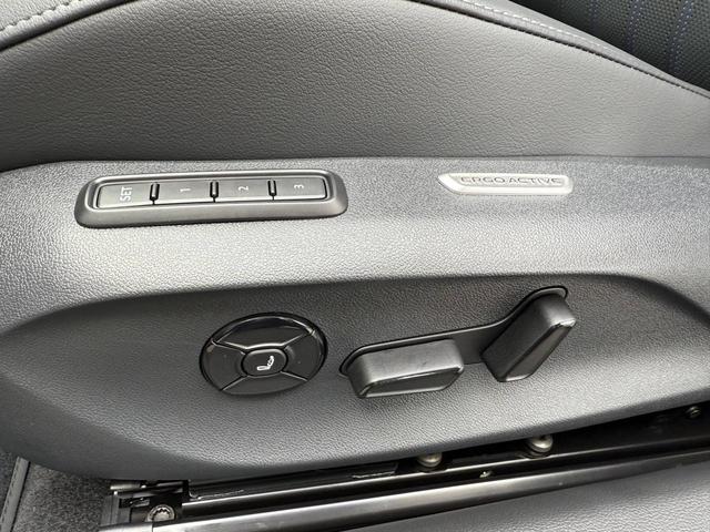 パサート eTSI Rライン メモリーナビ バックカメラ 革シート アルミホイール シートエアコン 全周囲カメラ 電動リアゲート シートヒーター ターボ アイドリングストップ アダプティブクルーズコントロール USB入力端子(24枚目)