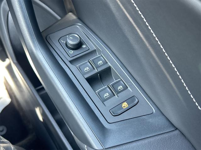 T-ロック TSI ブラックスタイル バックカメラ ETC オートクルーズコントロール パークアシスト 衝突被害軽減システム ナビ オートライト LEDヘッドランプ 電動リアゲート アルミホイール(42枚目)