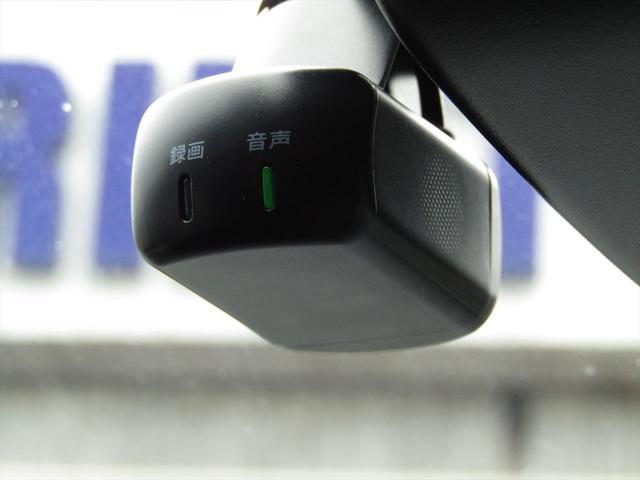 ノート Ｓ　衝突軽減ブレーキ・純正ナビ・フルセグ・Ｂｌｕｅｔｏｏｔｈ・全方位カメラ・純正ドラレコ・コーナーセンサー・シートヒーター・ハンドルヒーター・ＥＴＣ・ＬＥＤヘッドライト・ＵＳＢ・電動Ｐブレーキ・社外アルミ（9枚目）