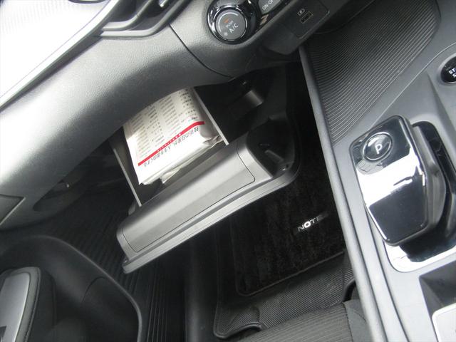 ノート Ｓ　衝突軽減ブレーキ・純正ナビ・フルセグ・Ｂｌｕｅｔｏｏｔｈ・全方位カメラ・純正ドラレコ・コーナーセンサー・シートヒーター・ハンドルヒーター・ＥＴＣ・ＬＥＤヘッドライト・ＵＳＢ・電動Ｐブレーキ・社外アルミ（45枚目）