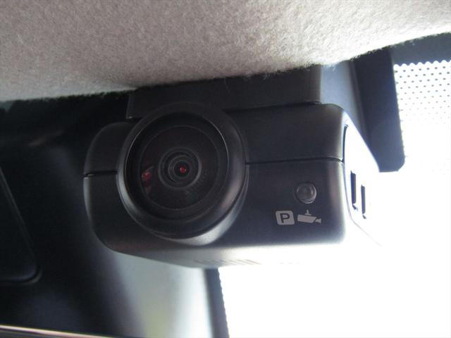 ノート Ｘ　衝突被害軽減Ｂ・純正ナビ・フルセグ・Ｂｌｕｅｔｏｏｔｈ・全方位カメラ・純正ドラレコ・クルコン・ＨＤＭＩ・コーナーセンサー・２．０ＥＴＣ・ＬＥＤヘッドライト・ＵＳＢ・電動Ｐブレーキ・ワンオーナー・ＢＳＭ（9枚目）