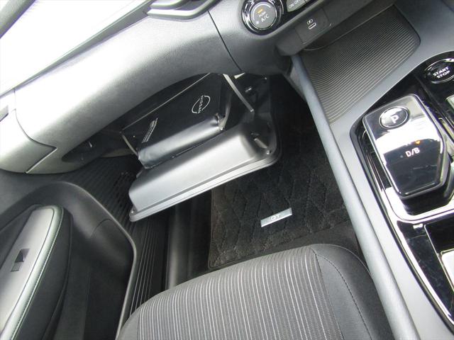 ノート Ｘ　衝突被害軽減Ｂ・純正ナビ・フルセグ・Ｂｌｕｅｔｏｏｔｈ・全方位カメラ・純正ドラレコ・クルコン・ＨＤＭＩ・コーナーセンサー・２．０ＥＴＣ・ＬＥＤヘッドライト・ＵＳＢ・電動Ｐブレーキ・ワンオーナー・ＢＳＭ（46枚目）