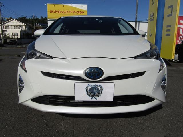 プリウス Ａ　衝突軽減ブレーキ・ドラレコ・純正ナビ・フルセグ・Ｂｌｕｅｔｏｏｔｈ・Ｂカメラ・パーキングアイスト・ＨＵＤ・ＬＥＤヘッドライト・フォグ・クルコン・ＥＴＣ・コーナーセンサー・ＢＳＭ・スマートキー・４ＷＤ（4枚目）