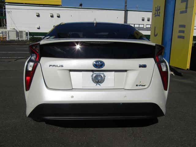 プリウス Ａ　衝突軽減ブレーキ・ドラレコ・純正ナビ・フルセグ・Ｂｌｕｅｔｏｏｔｈ・Ｂカメラ・パーキングアイスト・ＨＵＤ・ＬＥＤヘッドライト・フォグ・クルコン・ＥＴＣ・コーナーセンサー・ＢＳＭ・スマートキー・４ＷＤ（5枚目）