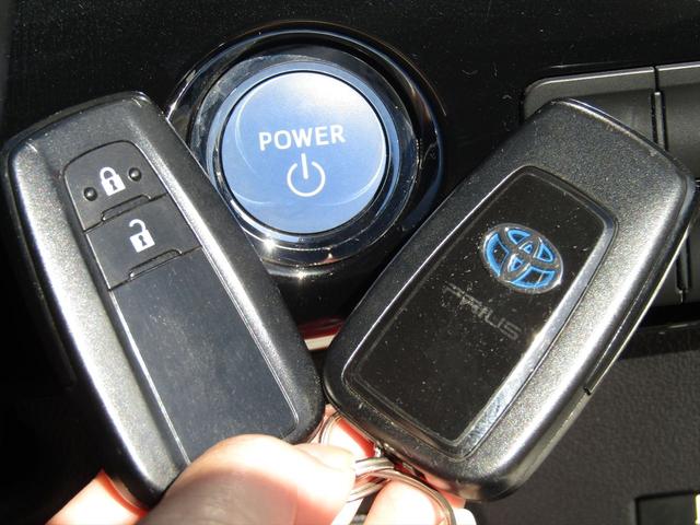 プリウス Ａ　衝突軽減ブレーキ・ドラレコ・純正ナビ・フルセグ・Ｂｌｕｅｔｏｏｔｈ・Ｂカメラ・パーキングアイスト・ＨＵＤ・ＬＥＤヘッドライト・フォグ・クルコン・ＥＴＣ・コーナーセンサー・ＢＳＭ・スマートキー・４ＷＤ（24枚目）
