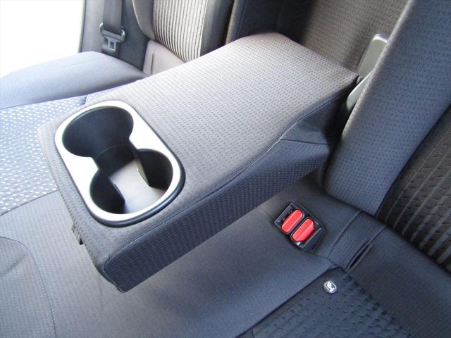 プリウス Ａ　衝突軽減ブレーキ・ドラレコ・純正ナビ・フルセグ・Ｂｌｕｅｔｏｏｔｈ・Ｂカメラ・パーキングアイスト・ＨＵＤ・ＬＥＤヘッドライト・フォグ・クルコン・ＥＴＣ・コーナーセンサー・ＢＳＭ・スマートキー・４ＷＤ（36枚目）