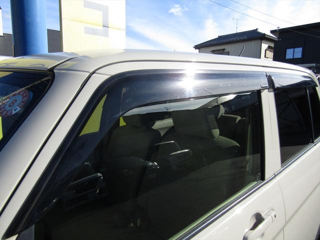 ドアバイザーも装備されているので多少の雨であれば窓を少しだけ開けて車内の換気も可能です！！