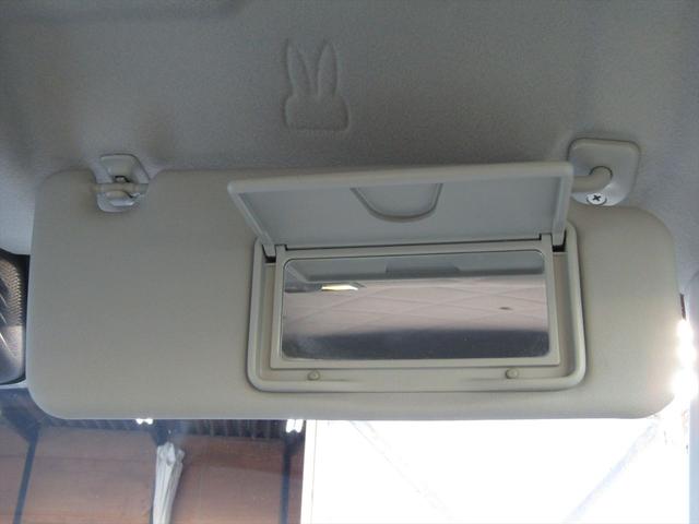 ☆サンバイザーを下げればバニティミラーが付いています！！