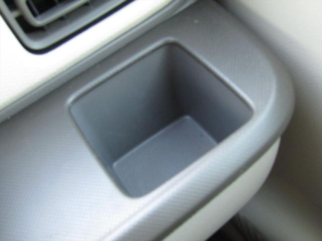 運転席側のドリンクホルダーになります！！