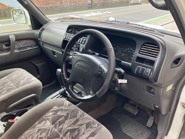 ビッグホーン プレジールII 4WD ETC アルミホイール キーレスエントリー 電動格納ミラー AT ミュージックプレイヤー接続可 ABS エアコン パワーウィンドウ(8枚目)