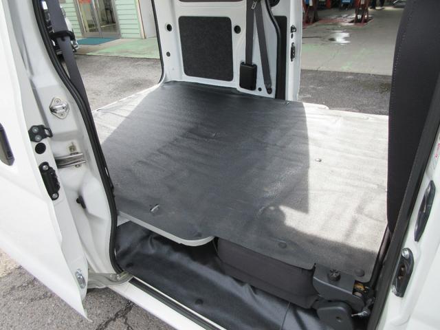 サンバーバン ＶＢ　５速マニュアル　エアコン　パワステ　両側スライド　集中ドアロック　ＡＭ／ＦＭラジオ　リヤフィルム張り　オートライト　タイミングチェーン（43枚目）