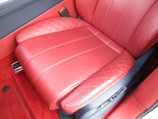 ベンテイガ ベースグレード　マリナードライビングスペック／カーボンフルエアロ／スポイラー／パノラミックサンルーフ／レッドレザー／ダイヤモンドキルティングインテリア／純正ナビ／フルセグ／パノラミックビューモニター／左ハンドル（43枚目）