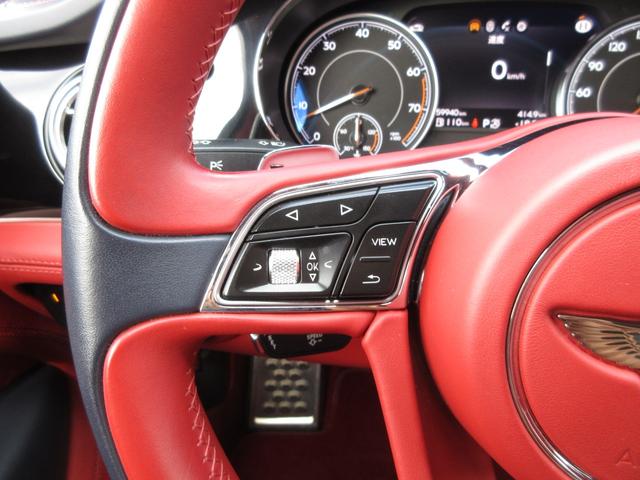 ベンテイガ ベースグレード　マリナードライビングスペック／カーボンフルエアロ／スポイラー／パノラミックサンルーフ／レッドレザー／ダイヤモンドキルティングインテリア／純正ナビ／フルセグ／パノラミックビューモニター／左ハンドル（45枚目）