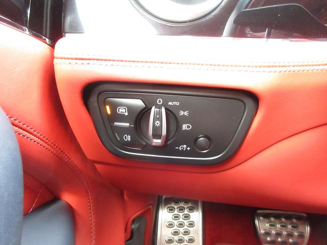 ベンテイガ ベースグレード　マリナードライビングスペック／カーボンフルエアロ／スポイラー／パノラミックサンルーフ／レッドレザー／ダイヤモンドキルティングインテリア／純正ナビ／フルセグ／パノラミックビューモニター／左ハンドル（48枚目）