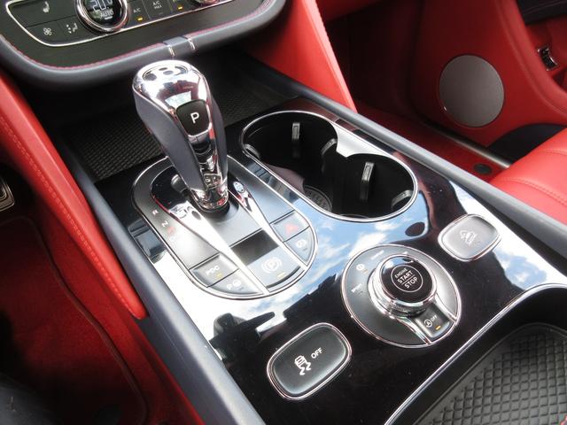 ベンテイガ ベースグレード　マリナードライビングスペック／カーボンフルエアロ／スポイラー／パノラミックサンルーフ／レッドレザー／ダイヤモンドキルティングインテリア／純正ナビ／フルセグ／パノラミックビューモニター／左ハンドル（55枚目）