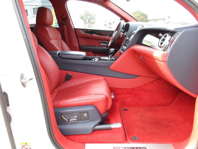 ベンテイガ ベースグレード　マリナードライビングスペック／カーボンフルエアロ／スポイラー／パノラミックサンルーフ／レッドレザー／ダイヤモンドキルティングインテリア／純正ナビ／フルセグ／パノラミックビューモニター／左ハンドル（61枚目）