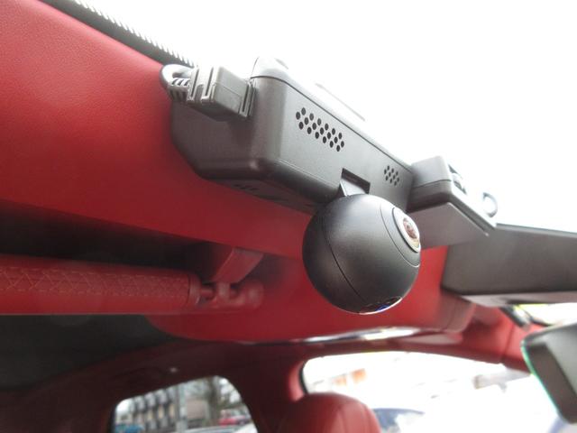 ベンテイガ ベースグレード　マリナードライビングスペック／カーボンフルエアロ／スポイラー／パノラミックサンルーフ／レッドレザー／ダイヤモンドキルティングインテリア／純正ナビ／フルセグ／パノラミックビューモニター／左ハンドル（64枚目）