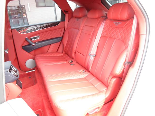 ベンテイガ ベースグレード　マリナードライビングスペック／カーボンフルエアロ／スポイラー／パノラミックサンルーフ／レッドレザー／ダイヤモンドキルティングインテリア／純正ナビ／フルセグ／パノラミックビューモニター／左ハンドル（65枚目）