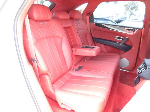 ベンテイガ ベースグレード　マリナードライビングスペック／カーボンフルエアロ／スポイラー／パノラミックサンルーフ／レッドレザー／ダイヤモンドキルティングインテリア／純正ナビ／フルセグ／パノラミックビューモニター／左ハンドル（67枚目）