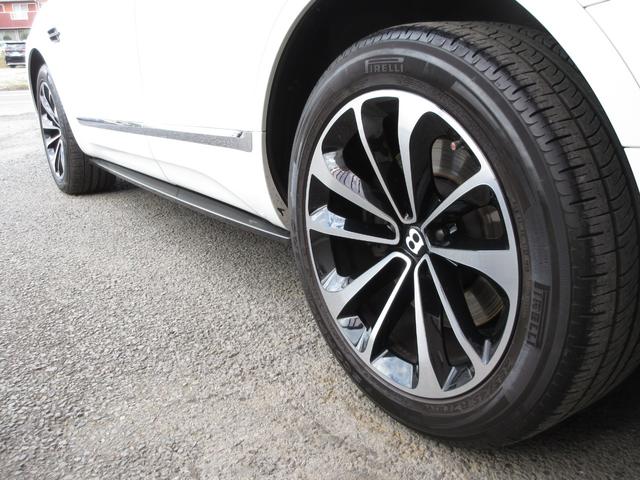 ベンテイガ ベースグレード　マリナードライビングスペック／カーボンフルエアロ／スポイラー／パノラミックサンルーフ／レッドレザー／ダイヤモンドキルティングインテリア／純正ナビ／フルセグ／パノラミックビューモニター／左ハンドル（77枚目）